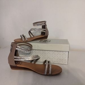 Daisy Fuentes Glara Taupe Crystal Sandals sz 9m